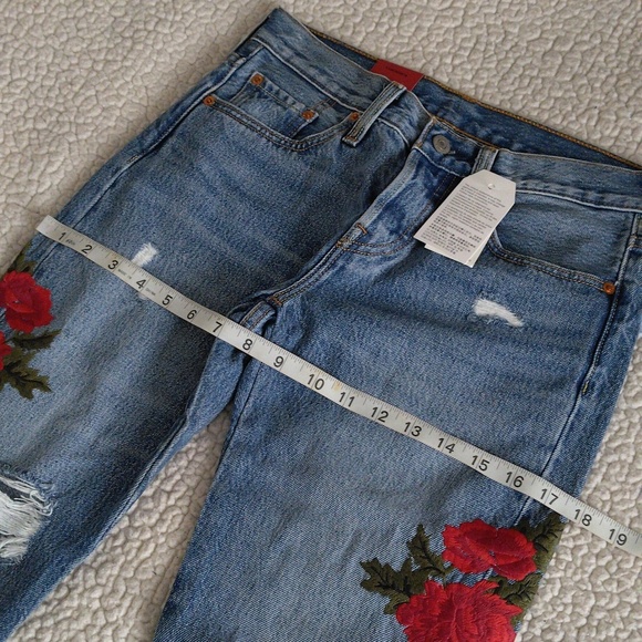 NWT Levi's 501 W24 L26 Taper Cropped Jean - Picture 9 of 17